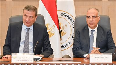 الزراعة والري تتوافقان على التوسع في زراعة القصب بالشتلات وتطهير المساقي