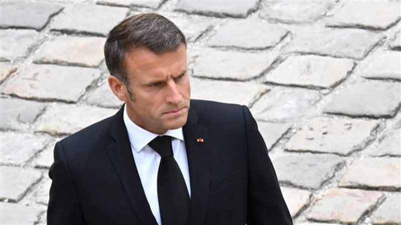 ماكرون، فيتو 