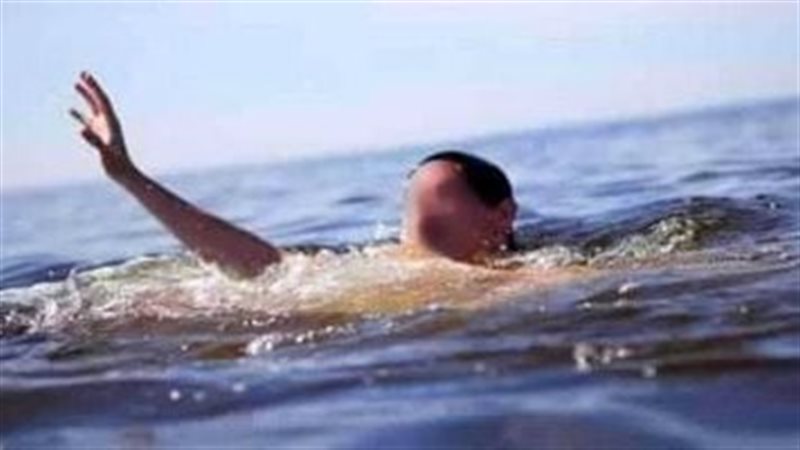 جثة شاب، فيتو