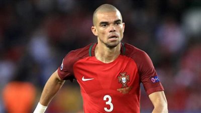 الأسطورة البرتغالي بيبي يعلق حذاءه بعمر 41 عاما.. مسيرة كبيرة لأكثر من 20 عاما في ملاعب أوروبا.. ويحقق 29 لقبًا خلال مشواره