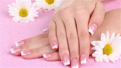 أفضل الزيوت والمواد الطبيعية، للعناية بالأظافر في المنزل