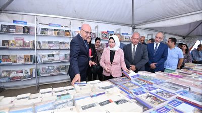 رئيس هيئة الكتاب ونائب محافظ دمياط يفتتحان معرض رأس البر (صور)