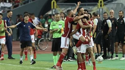 احتفال هستيري من أفشة مع دكة الأهلي بعد إحراز هدف الفوز أمام سموحة والتتويج بالدوري (فيديو)