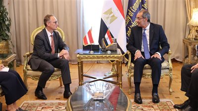 وزير الاتصالات يبحث مع سفير لاتفيا تعزيز التعاون فى التحول الرقمي والتعهيد
