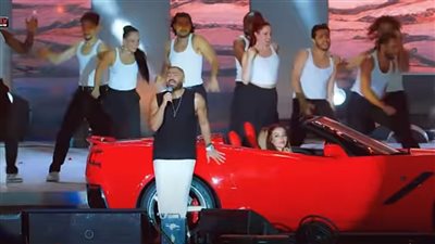 تامر حسني يطرح أغنيته الجديدة يا نهار أبيض من مهرجان العلمين (فيديو)