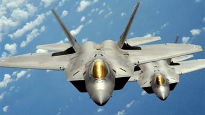 دفعت بها أمريكا إلى الشرق الأوسط لمواجهة الرد الإيراني على اغتيال هنية.. مواصفات طائرة F22 (إنفوجراف)