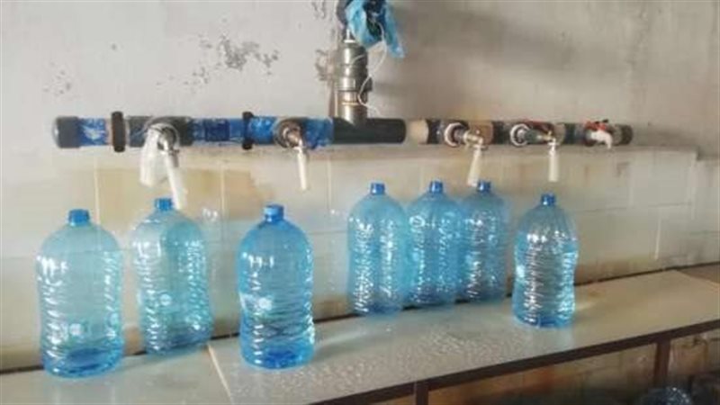 قوارير المياه المضبوطة