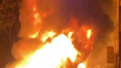 بسبب ماس كهربائي، شاهد لحظة اندلاع حريق أمام مسجد الحصري بأكتوبر