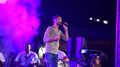 هيثم شاكر يشعل مهرجان صيف بنغازي بحفل كامل العدد وأغنية خاصة لليبيين (صور)