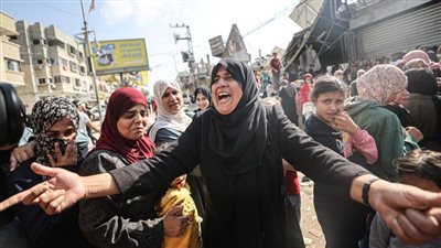 طابق يؤوي النساء وآخر مصلى للنازحين، تفاصيل جديدة لقصف الاحتلال مدرسة بغزة