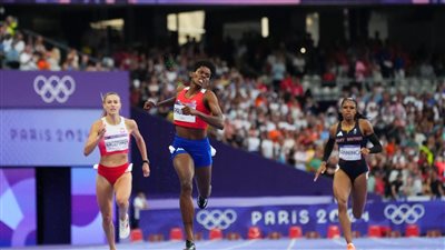 البحرينية سلوى عيد تحرز الميدالية الفضية في سباق 400 متر 