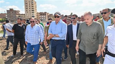 وزير الرى يتفقد تجربة تثبيت الجسر المشترك بين قناة طنطا ومصرف تلا 