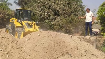 إعادة غلق معبر مخالف وغير قانوني على السكة الحديد بمركز بدر 