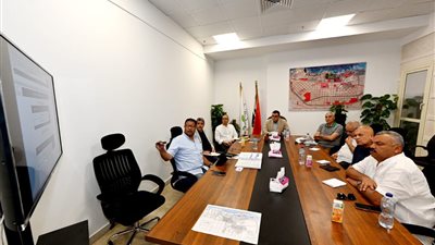 وزير الإسكان يستعرض الجداول الزمنية لإنهاء الوحدات السكنية بالعلمين الجديدة