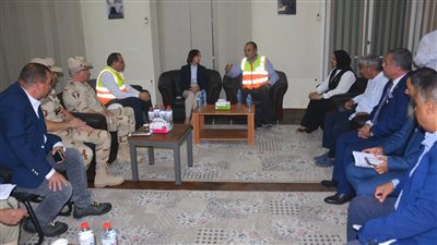 وزير قطاع الأعمال العام يلتقي محافظ البحيرة في مستهل زيارته لشركة مصر للغزل والنسيج