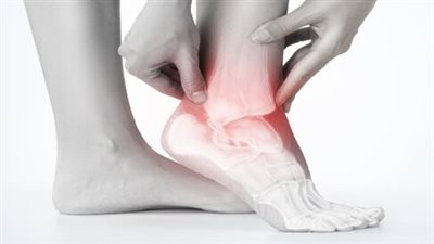 تعرف على كيفية علاج التواء الكاحل في المنزل