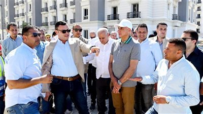 وزير الإسكان يتفقد وحدات 