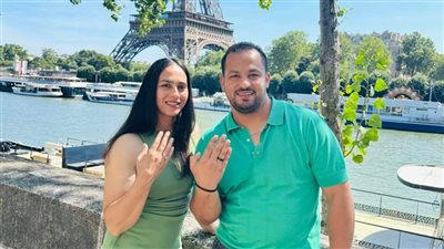 طارق يحيي يعلن خطوبته على بطلة رفع الأثقال في باريس