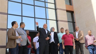 محافظ الوادي الجديد يوجه بسحب الأعمال من الشركات غير الجادة بالعاصمة الإدارية 