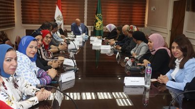 في اجتماع محافظ القليوبية مع أعضاء القومي للمرأة، 37 ألف سيدة استفادت من حملات طرق الأبواب