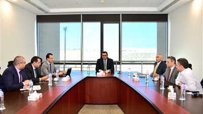 وزير الإسكان يستعرض خطط شركات التسويق العقاري للمشروعات السكنية بالمدن الجديدة