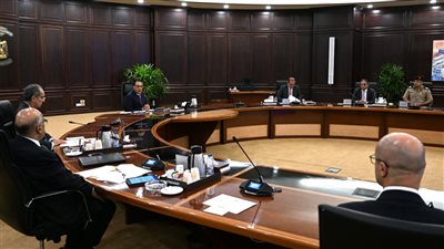 رئيس الوزراء يتابع ملف توطين صناعة الهواتف المحمولة فى مصر