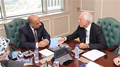 وزير الكهرباء يبحث مستجدات مشروع الربط الكهربائي بين مصر وأوروبا 