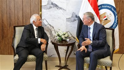 وزير البترول يبحث مع مجموعة الطاقة المتجددة باليونان سبل التعاون المشترك