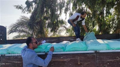 ضبط 9 أطنان سماد مدعم قبل بيعها بالسوق السوداء في المنيا (صور)