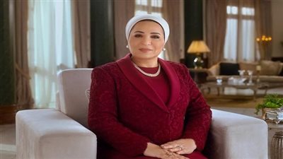 فقدت ابنتيها وحفيدتها فى حادث قطاري الشرقية، قرينة الرئيس السيسي تعزى أم اليتامي