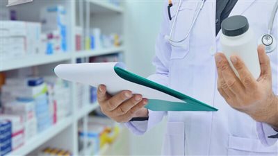 6 إجابات من الأعلى للجامعات حول أزمة خريجي الصيدلة.. الإجراءات المتبعة بعد التخرج.. طبيعة السنة الدراسية السادسة بالكلية.. وحقيقة صرف مكافأة مالية أو مقابل خدمة للطلاب خلال سنة الامتياز