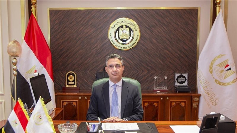 الدكتور شريف فاروق،
