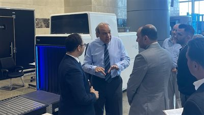وزير الطيران يتفقد مطار سفنكس لتقييم مستوى الخدمات المقدمة للمسافرين