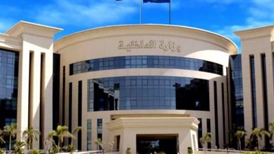 فى لفتة إنسانية، الداخلية تمكن سجينا من حضور مراسم تشييع جثمان والده بالقاهرة