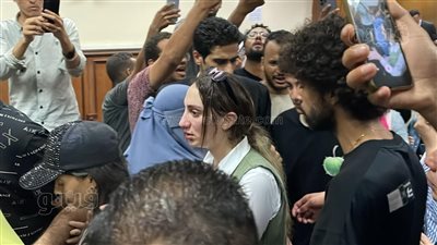 انهيار زوجة عصام صاصا خلال جلسة محاكمته (فيديو وصور)