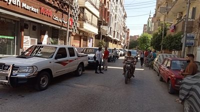 تشميع 9 محلات لمزاولتها النشاط بدون ترخيص بحي شرق أسيوط  