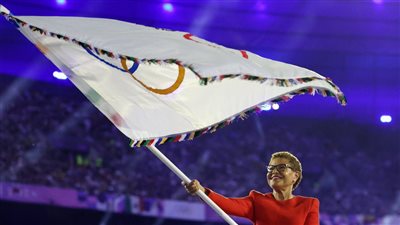 عمدة لوس أنجلوس تتسلم علم أولمبياد 2028