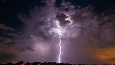 صاعقة تتسبب في انهيار مبنى ومصرع 6 أشخاص بالصين 