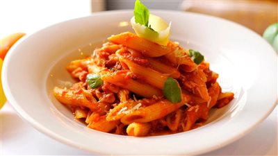 طريقة عمل المكرونة بالصلصة، أكلة خفيفة ولذيذة فى حر الصيف 