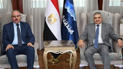 رئيس جامعة القناة: الدولة عازمة على تعزيز الكفاءة والريادة في مجال النقل البحري
