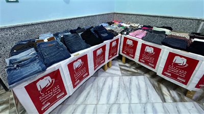 محافظة الوادي الجديد تنظم معرضا للملابس بالمجان للأهالي المضارين من الامطار 