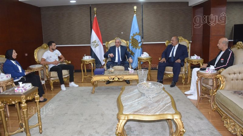 محافظ الغربية يستقبل