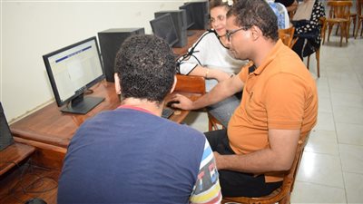 إقبال كثيف على معامل جامعة سوهاج أول أيام المرحلة الأولى للتنسيق 