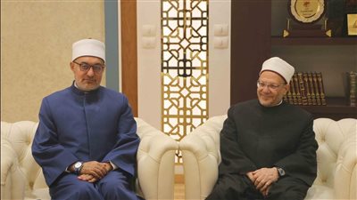 مفتي الجمهورية السابق يستقبل نظير عياد في دار الإفتاء 