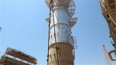 بتروجت تنجح في رفع برج يزن 330 طنا بمشروع التفحيم بالسويس