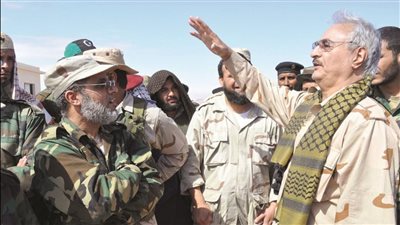 خوفا من المحاكمة والسجن، آلاف العسكريين الليبين يغلقون حساباتهم على مواقع التواصل