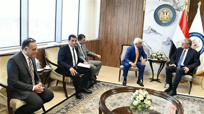 وزير البترول يبحث مع رئيس الشركة العالمية للمواسير أوجه التعاون المشترك 
