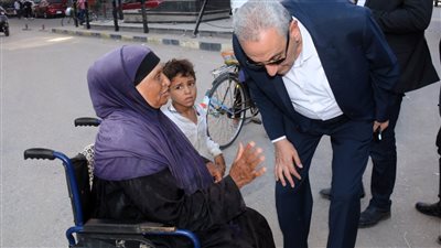 محافظ الغربية يلتقي عددا من المواطنين ويستمع إلى مطالبهم 