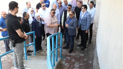 محافظ الشرقية يتفقد مشروع إنشاء شبكات وخطوط طرد ومحطات رفع بفاقوس 