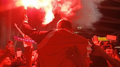 استقبال أحمد الجندي في مطار القاهرة بالشماريخ (فيديو وصور) 